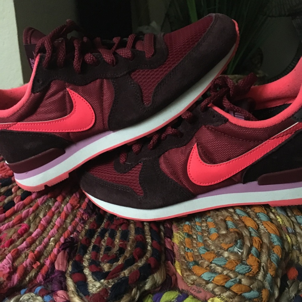 Nike international shoes
